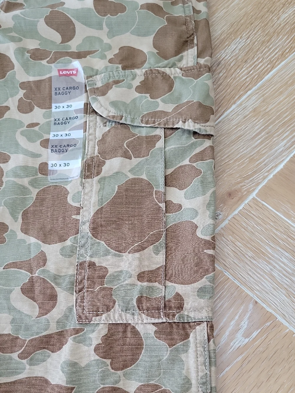Levi's XX Cargo Men's Baggy Pants Slightly Tapered Leg 30X30 Camouflage NWT